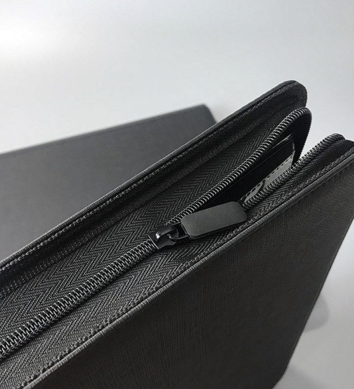 Close-up of the reinforced zipper and stitching on a Pristine Armor binder